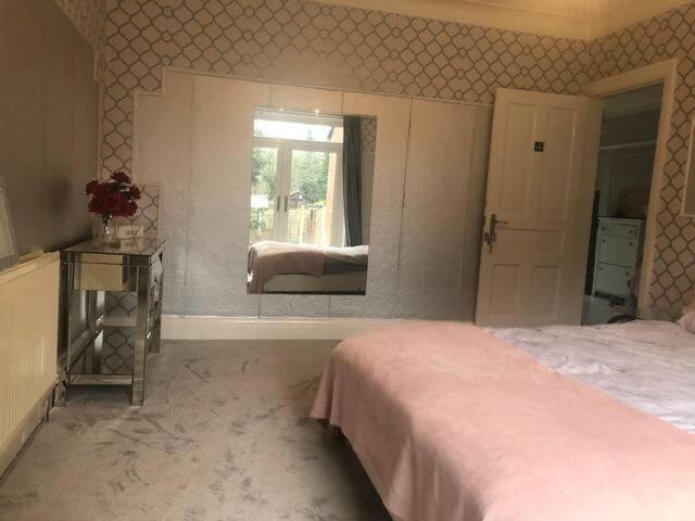 Double Bedroom Manchester Buitenkant foto